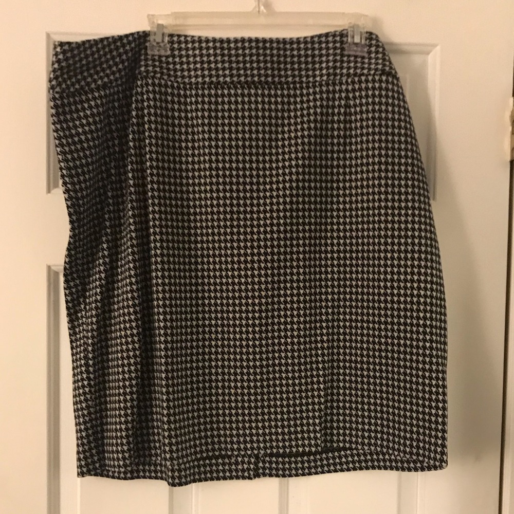 Houndstooth skirt